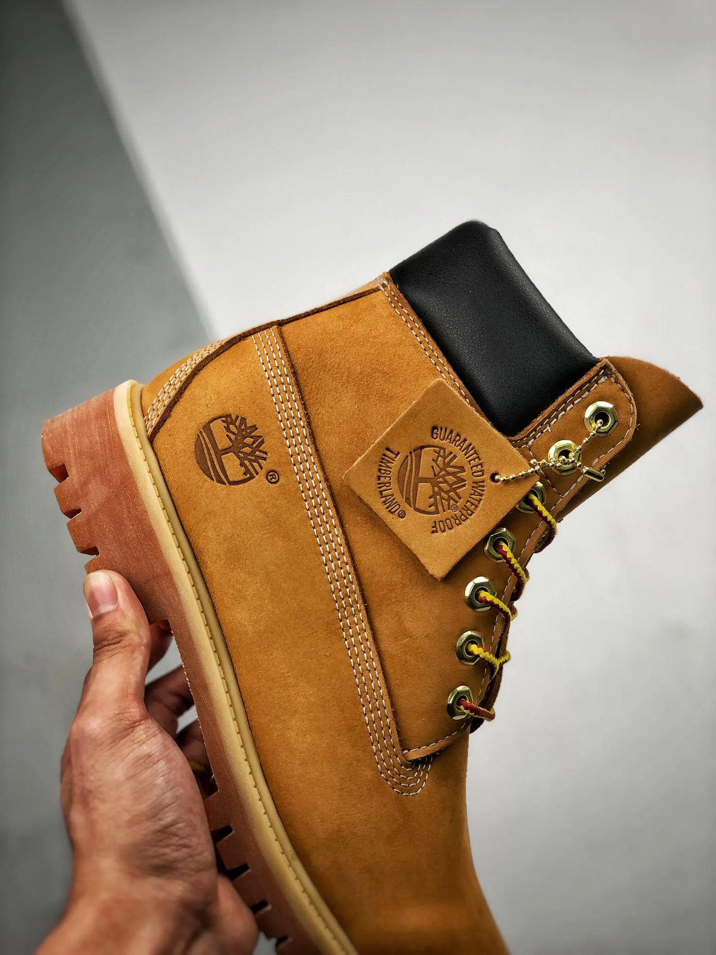 💰520 (cost-effective version) 2024 Timberland/Timberland Original hardware molded shoelace buckle Newly upgraded top-notch technology Zhongshan original factory OEM Original imported waterproof leather Pure rubber wear-resistant outsole Horizontal folding dynamic water-repellent Original consistent full frosted leather collar Full cow lining Brand new original packaging shoe box The market exclusively supplies Timberland's new version of Timberland's packaging boxes and accessories. The four-line computer stitching is made of imported first-layer nubuck leather to resist water splashing. Anti-fatigue shock-absorbing honeycomb PU insole. Lightweight anti-slip rubber foam combination sole. Timberland 6 Inch Leather Boots Timberland classic outdoor 6-inch rhubarb. Size: Female 35.5 36 37 37.5, 38 38.5 39 Men's Timberland classic outdoor 8-hole 39.5 40 41 41.5 42 43 44 45 (leather shoe size: one size larger than sports shoes!)